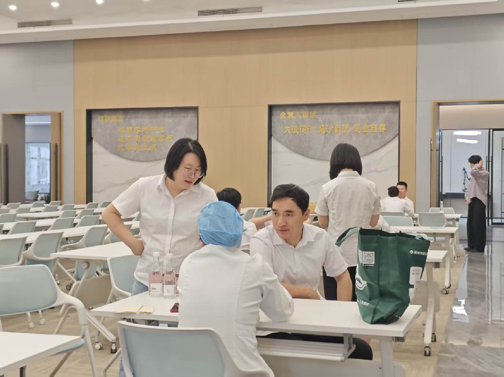 健康义诊进开云线上官网-官网入口-开云（中国）
，暖心服务护员工